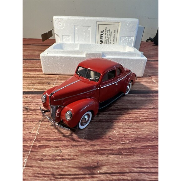 Danbury Mint Diecast Metal Red 1940 Ford Deluxe Coupe Car 1:24 Scale With Box - Picture 4 of 11